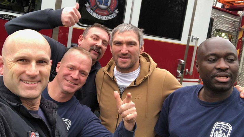 Ovechkin took a picture with firefighters near his house